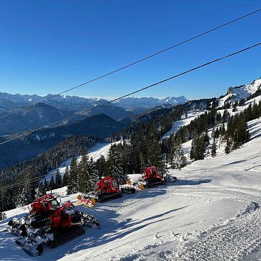 2024-bbg-wi-antonia-asenstorfer-pistenbullys-in-der-sonne-3